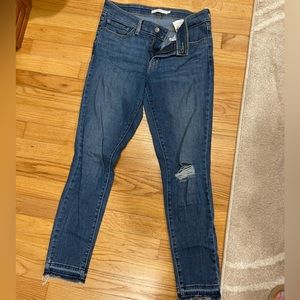 Levi’s 711 Jeans